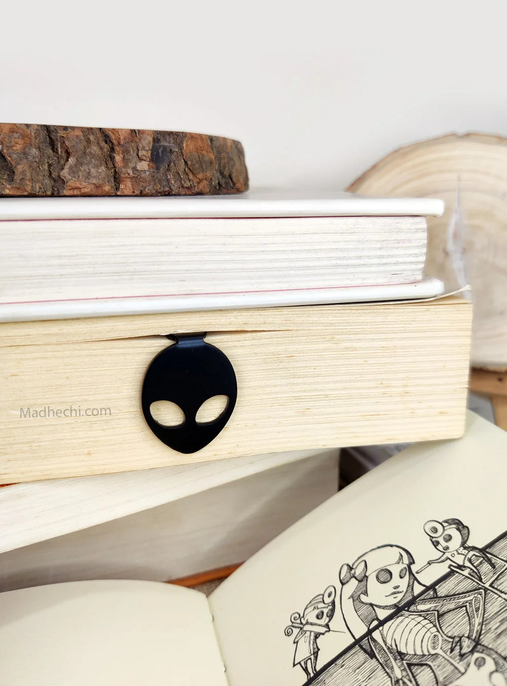 Alien Bookmark