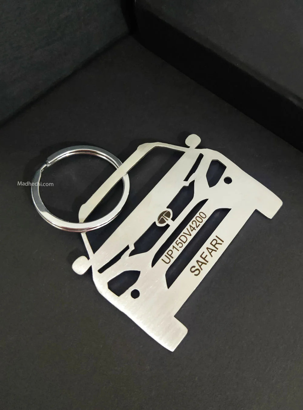 Tata Safari Car Keychain