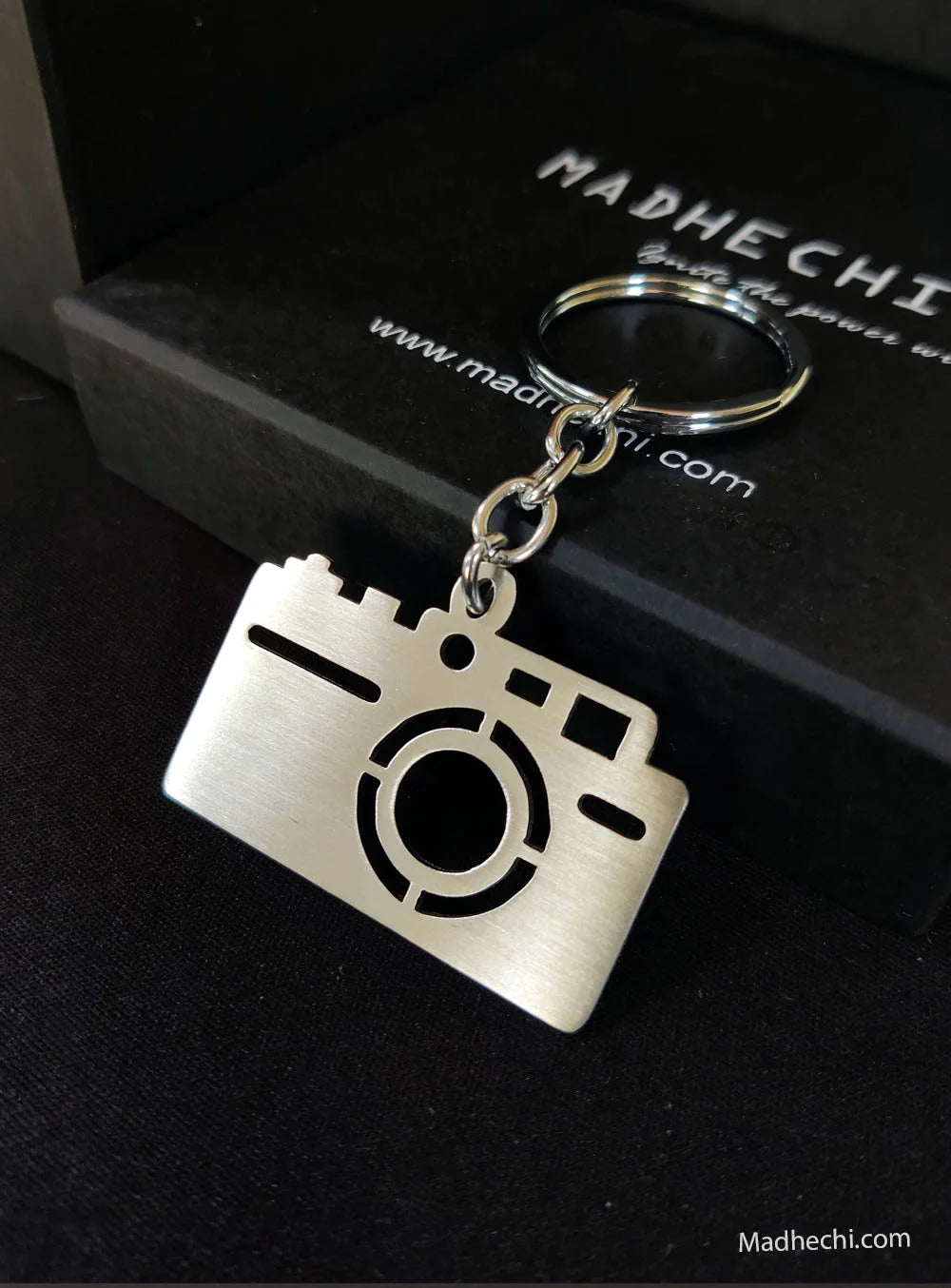 Buy Camera Shaped Keychain India | Best Camera Keychain | Madhechi